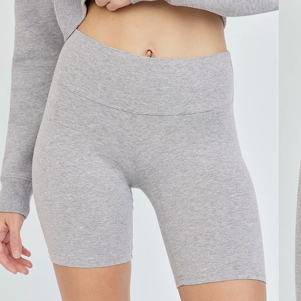 Aritzia TNA Chill Atmosphere Mid Rise 7” Size 2XS